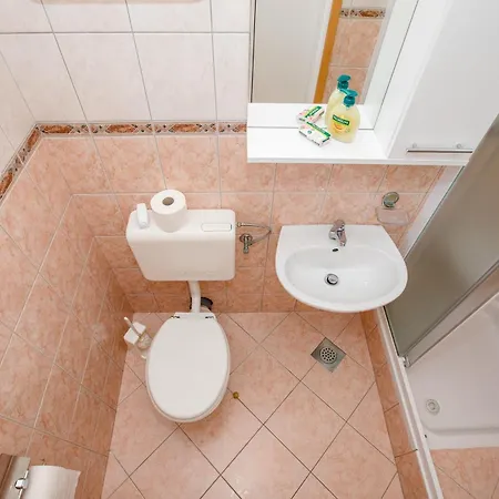 Gesamte In Bis 8 P,mit Pool,2 Balkonen,garten,grill Palit
