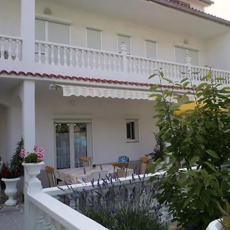 Gesamte In Bis 8 P,mit Pool,2 Balkonen,garten,grill Palit