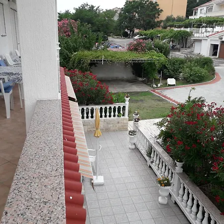 Apartment Gesamte In Bis 8 P,mit Pool,2 Balkonen,garten,grill