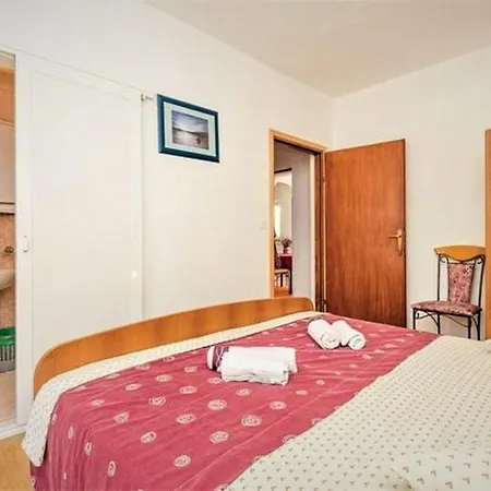 Apartment Gesamte In Bis 8 P,mit Pool,2 Balkonen,garten,grill *
