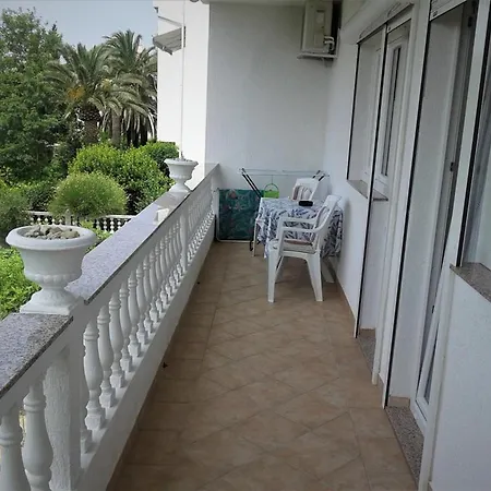 Apartment Gesamte In Bis 8 P,mit Pool,2 Balkonen,garten,grill