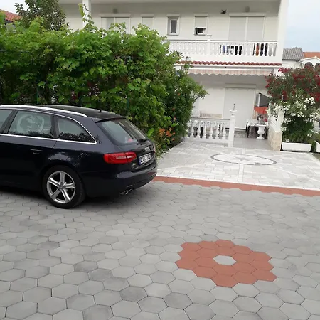 Gesamte In Bis 8 P,mit Pool,2 Balkonen,garten,grill