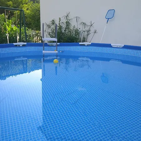 Apartment Gesamte In Bis 8 P,mit Pool,2 Balkonen,garten,grill Palit